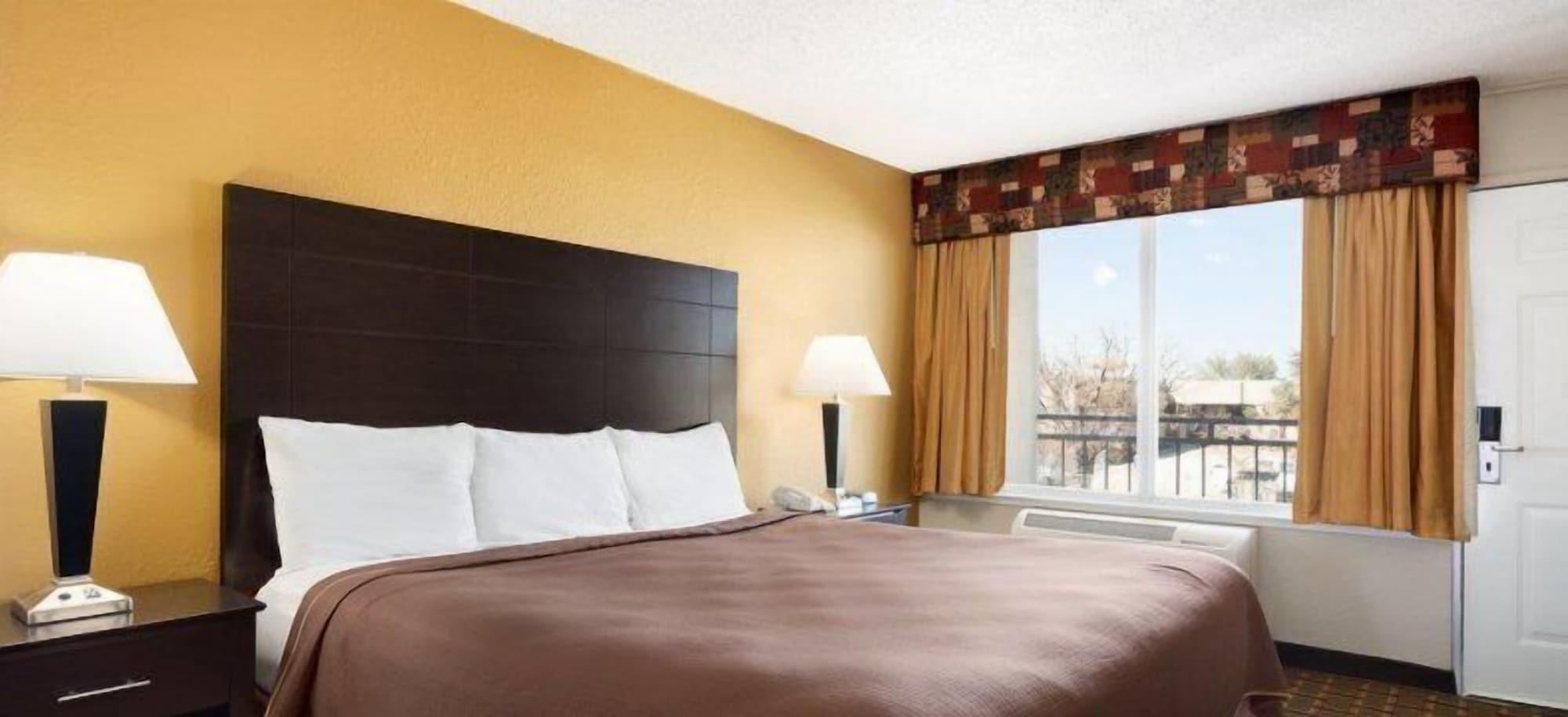 Knights Inn Midland Ngoại thất bức ảnh