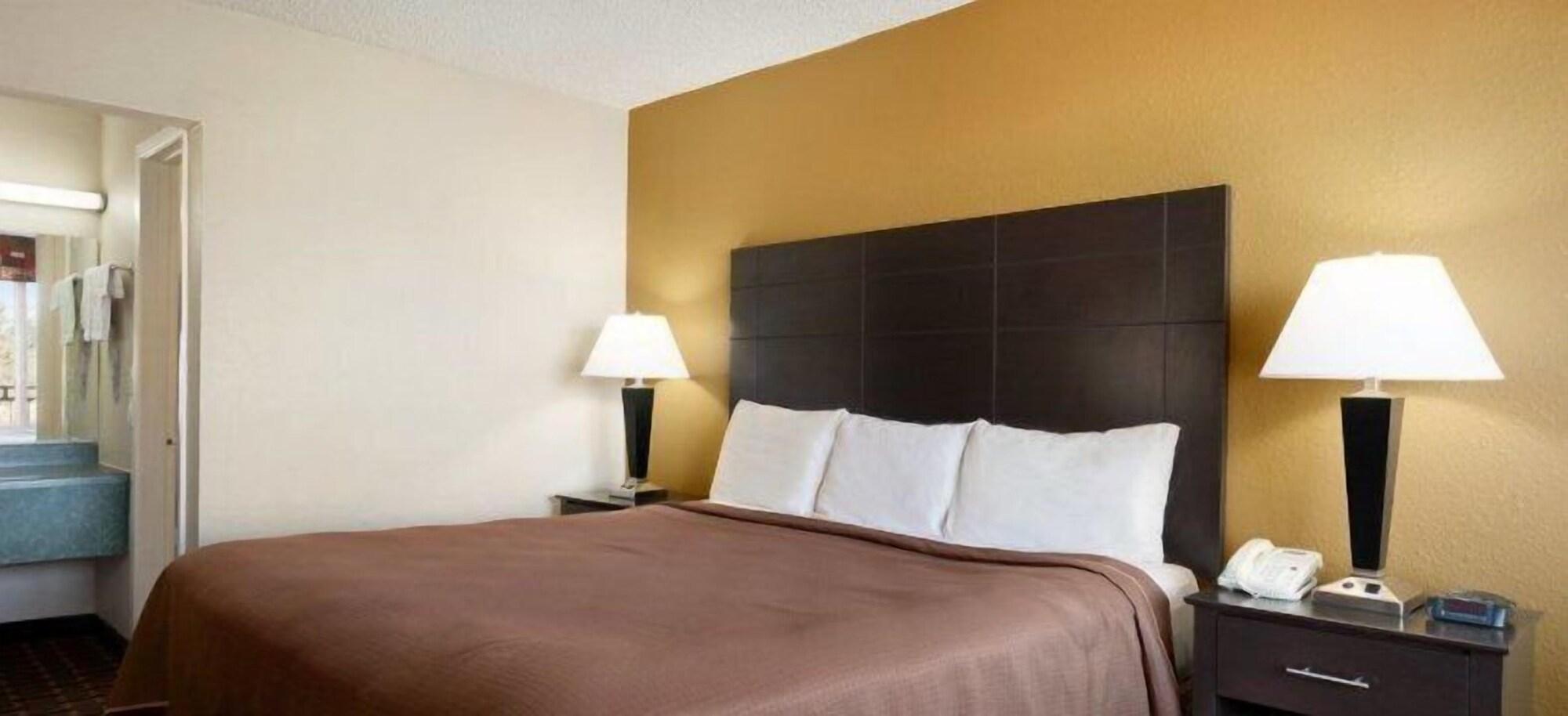 Knights Inn Midland Ngoại thất bức ảnh
